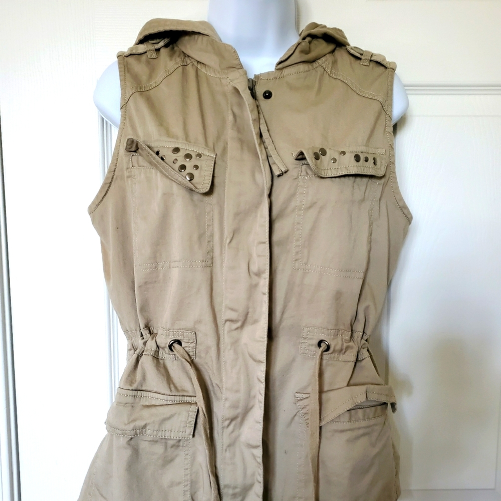 Hooded vest